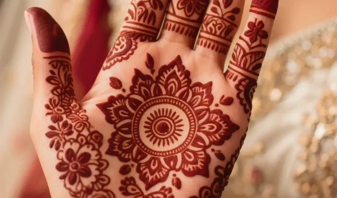 হাতের তালুতে মেহেদী ডিজাইন